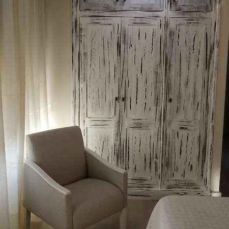 O Prouso בית הארחה 3*